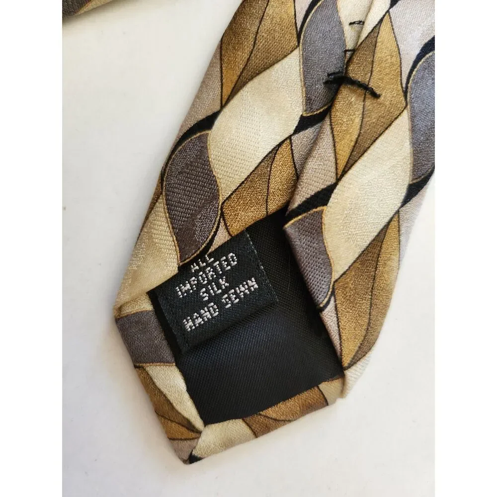 A classic silk necktie 100% silk from Facets